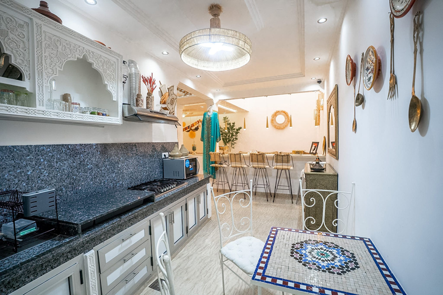 Kitchen and counter in the Dar Mawati